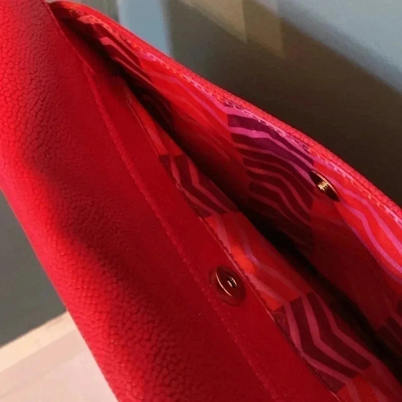 Stella and Dot red crossbody - gold accent - unzip to expand width - Picture 10 of 10